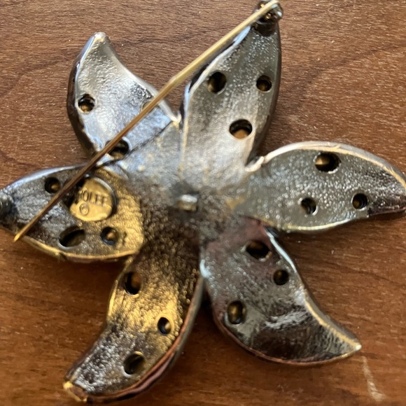 Carolee VINTAGE Swarovski Crystal Flower Brooch | Red & Pink Crystal Silver Tone - Picture 3 of 4